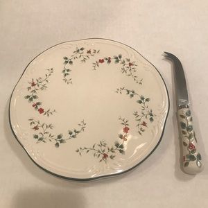 Pfaltzgraff “Winterberry”  Cheese Platter With Sculpted Slicer 8 3/4” Di…